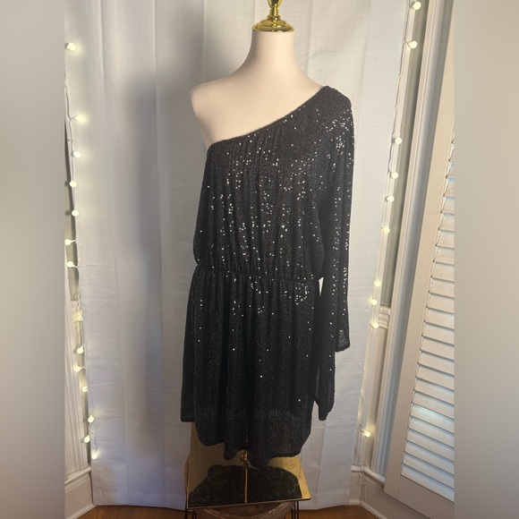 Elegant Black One Shoulder Dress - Picture 1 of 6